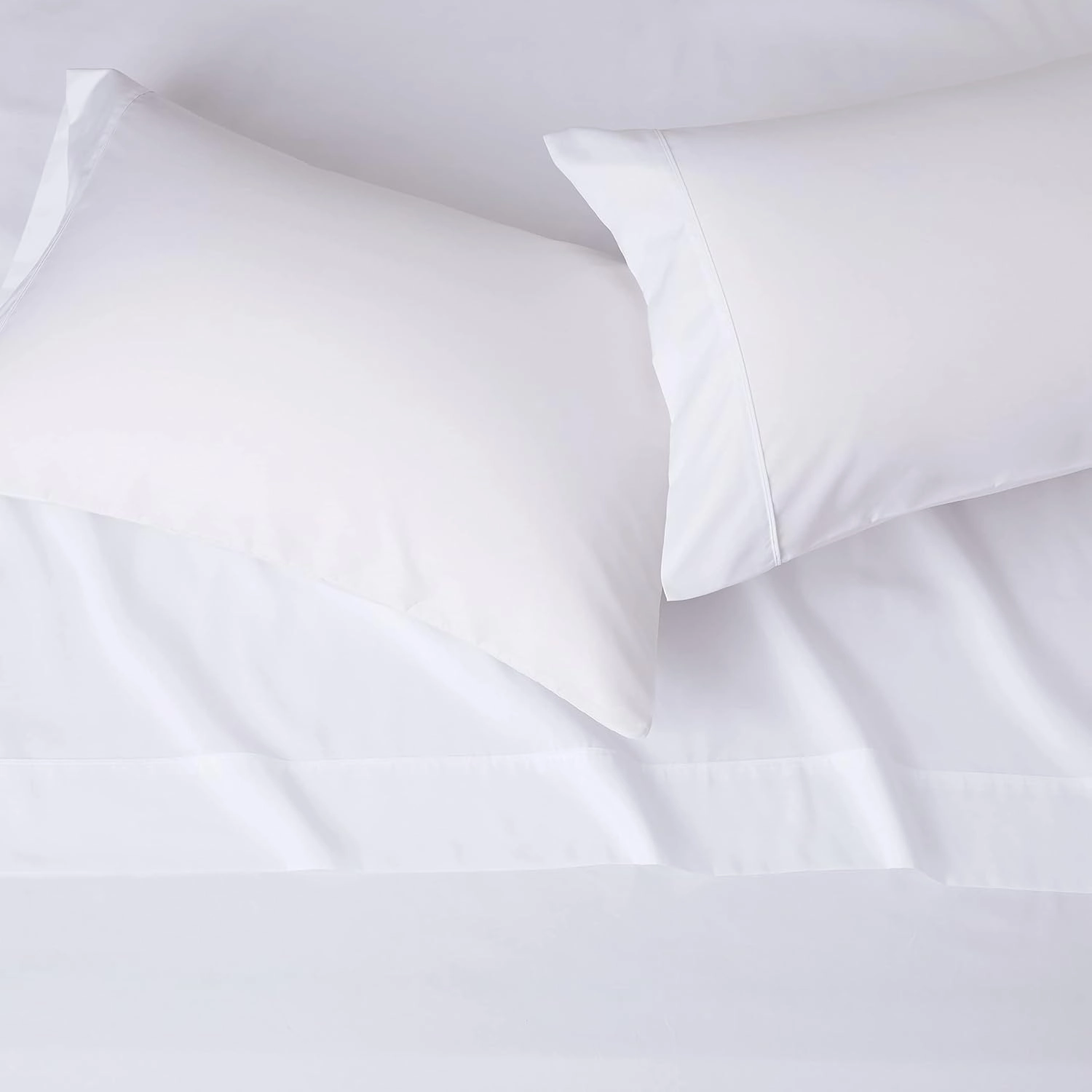 Amazon Basics 4 Piece Microfiber Lightweight Wrinkle-free Breathable Bed Sheet Set, Super Soft Easy Care, 14" Deep Pockets, Queen, Bright White, Solid