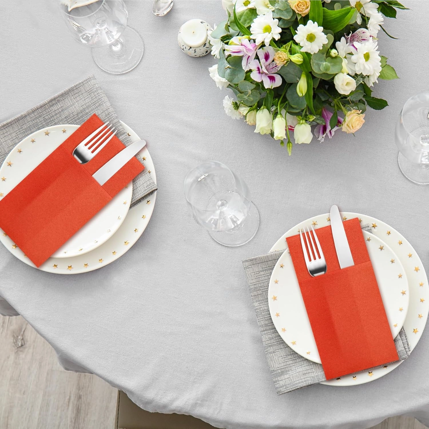 Bright Orange Napkins Hand Towels Disposable, Linen-Feel Dinner Napkins with Prefolded Built-in Flatware Pocket, Guest Paper Hand Towels For Halloween, Dinner Or Party (16x16in, 50Pack）