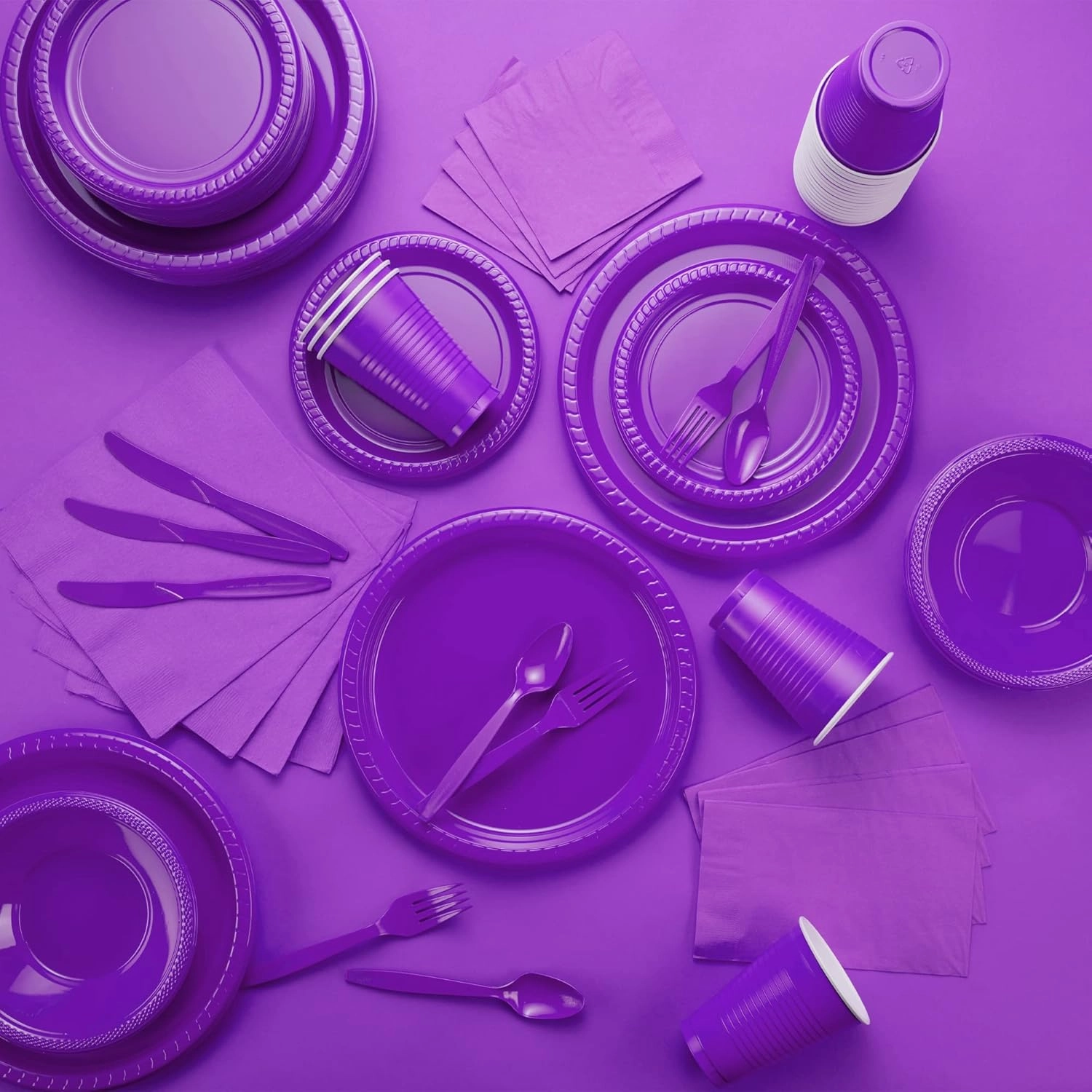 Disposable Plastic Plates Purple, 10.4 Inches Plastic Dinner Plates, Strong and Sturdy Disposable Plates for Party, Dinner, Holiday, Picnic, or Travel Party Plates, Pack of 50