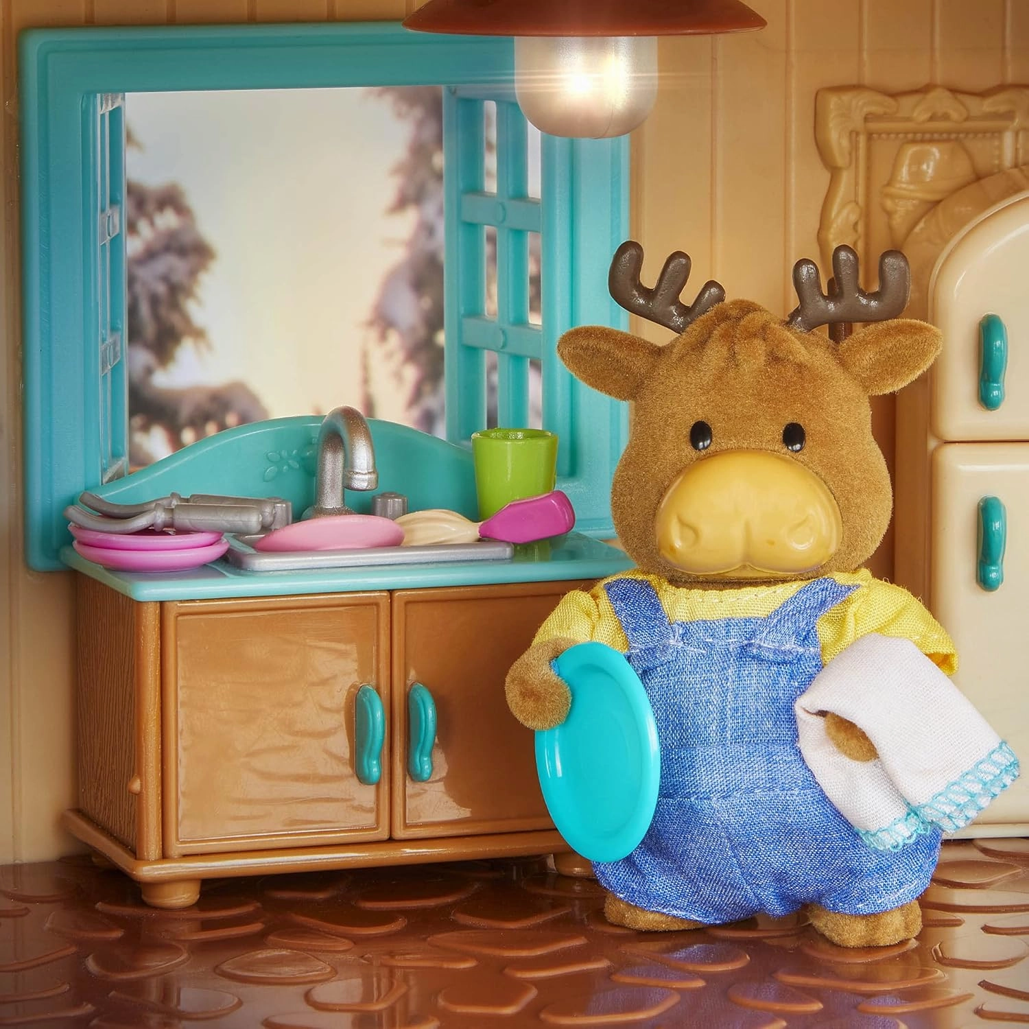 Li'l Woodzeez Moose Family Set – Vanderhoof Moose with Storybook – 5pc Toy Set with Miniature Animal Figurines – Family Toys and Books for Kids Age 3 