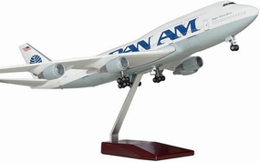 Panam 747 Model 1/150 Scale Panam Airlines B747 Model Plane 18 Inches Long with Rechargeable LED Lights and a Large Rubber Airport Mat Ideal Gift and Display